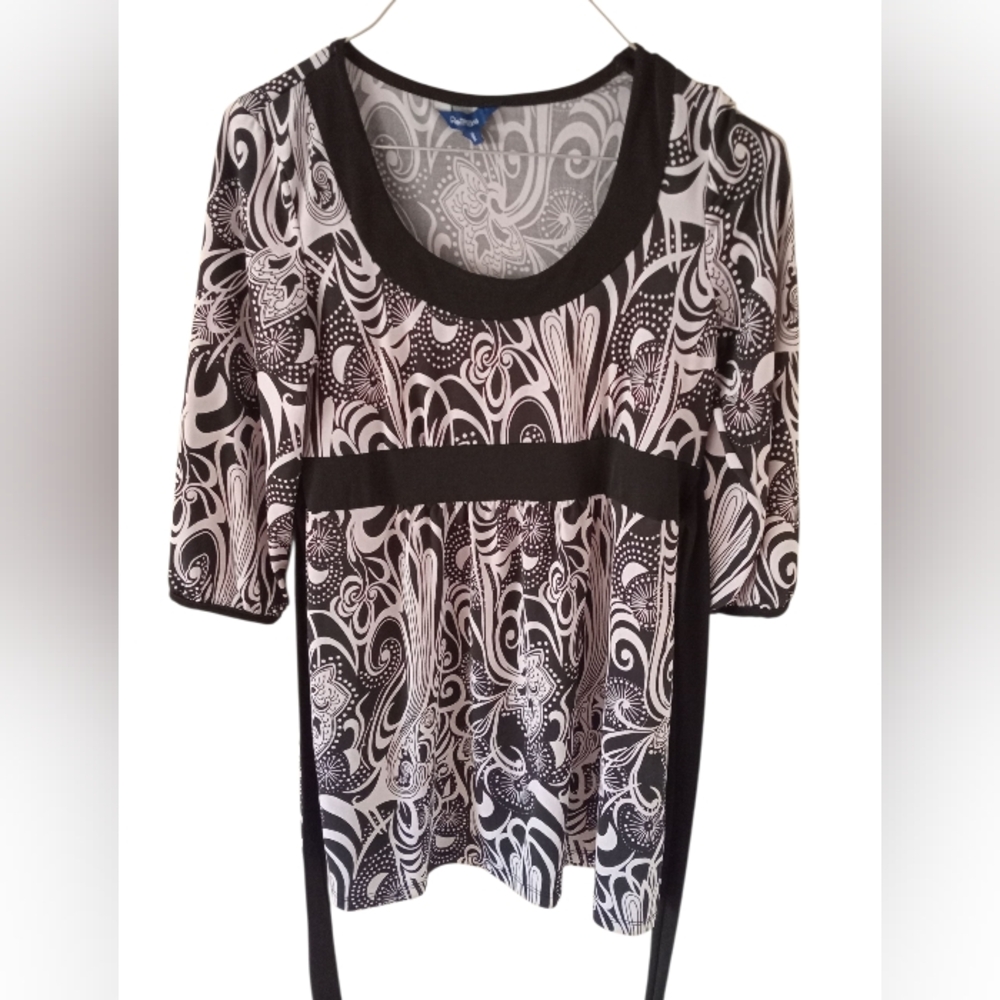 Reitmans Black and White Patterned Blouse